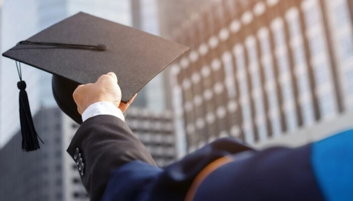 Tradisi Wisuda Berubah “Kampus Beralih ke Bibit Tanaman dan Ucapan Digital”