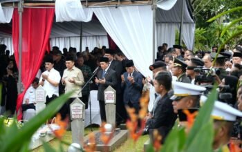 Menteri Agama Pimpin Doa dalam Upacara Pemakaman Wakil Presiden ke-6 RI