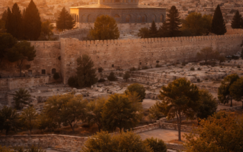 Membaca ‘Jerusalem’ Karya Riri Satria Potret Kota dalam Puisi