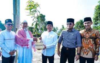 Menteri Kehutanan Serahkan Bibit Produktif Sebagai Dukungan Rehabilitasi Hutan di Pesantren Hidayatullah Kaltim