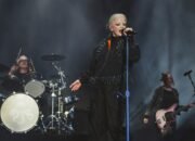 Shirley Manson Vokalis Garbage Tampil dengan Label Fashion Indonesia di Jakarta