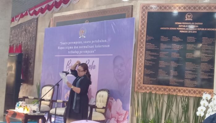 Nuyang Jaimee Sampaikan Pesan Perempuan melalui Puisi pada Diskusi Buku “Arung Jeram Pernikahan” di DPD RI