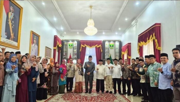 Gubernur Sumbar dan IMLF Salurkan 7.080 Buku Sastra Klasik Tamil dari Pemerintah Tamil Nadu untuk 26 Perguruan Tinggi dan Lembaga di Indonesia