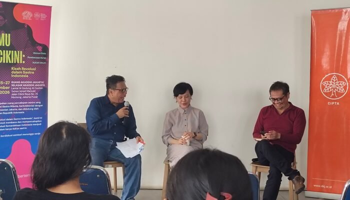Ketika Revolusi Menjadi Wajah Kota Membaca Jalan Tak Ada Ujung dan Perang Kota   