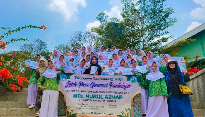 32 Siswi Satu Buku Antologi Pantun dan Puisi Lahir dari MTs Nurul Azhar